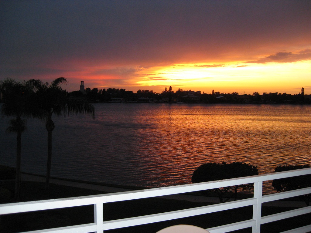 HARBOURSIDE CONDO Gallery 11